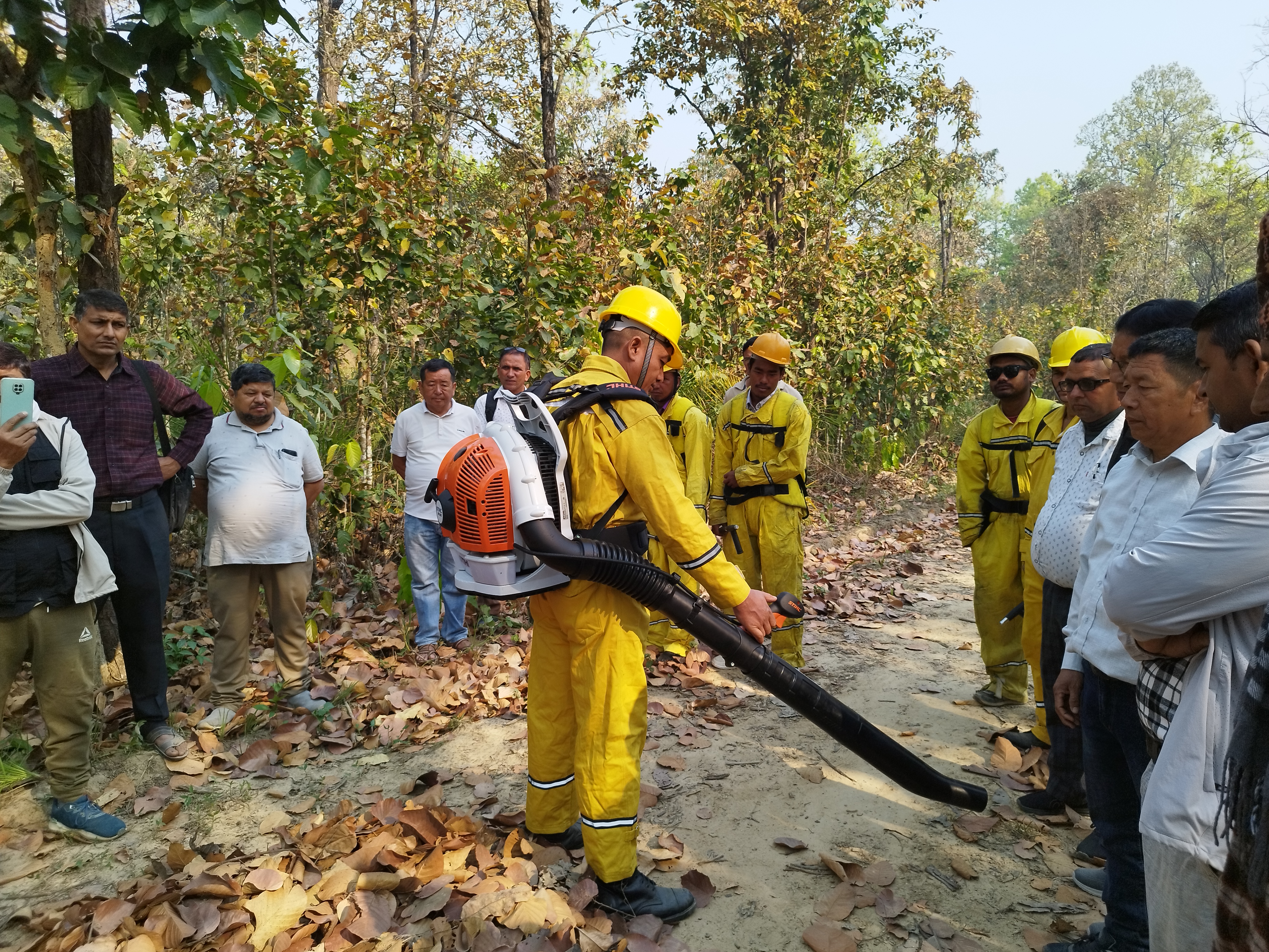 वन डढेलो नियन्त्रणमा Backpack Blower को प्रयोग (DEMO)